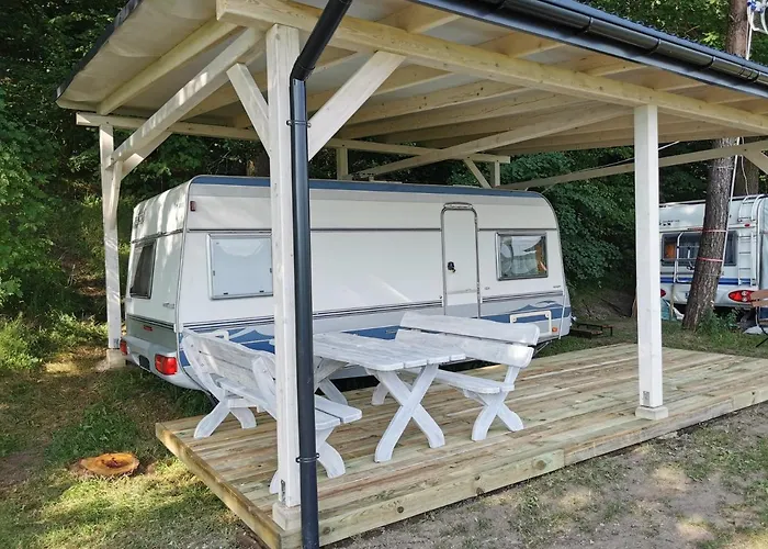 Camp Pod Debem Kamp alanı *